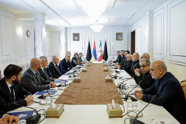 Նիկոլ Փաշինյանը Թեհրանում հանդիպում է ունեցել Իրանի Իսլամական Հանրապետության նախագահ Մասուդ Փեզեշքիանի հետ - Sputnik Արմենիա