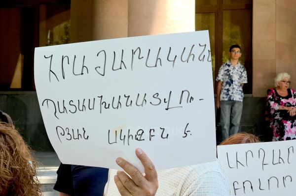 Զեղծարարության զոհ դարձած քաղաքացիները պահանջում են ՔԿ նախագահի հրաժարականը - Sputnik Արմենիա