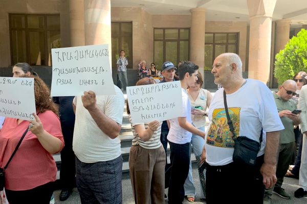 Զեղծարարության զոհ դարձած քաղաքացիները պահանջում են ՔԿ նախագահի հրաժարականը - Sputnik Արմենիա
