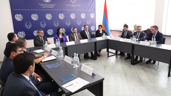 Արփինե Սարգսյանը և Մխիթար Հայրապետյանը այցելել են Ռազմարդյունաբերության կոմիտե - Sputnik Արմենիա