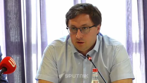 Российский тюрколог, политолог Владимир Аватков на конференции Энергетическая безопасность Южного Кавказа: выбор Армении (4 июля 2026). Еревaн - Sputnik Армения