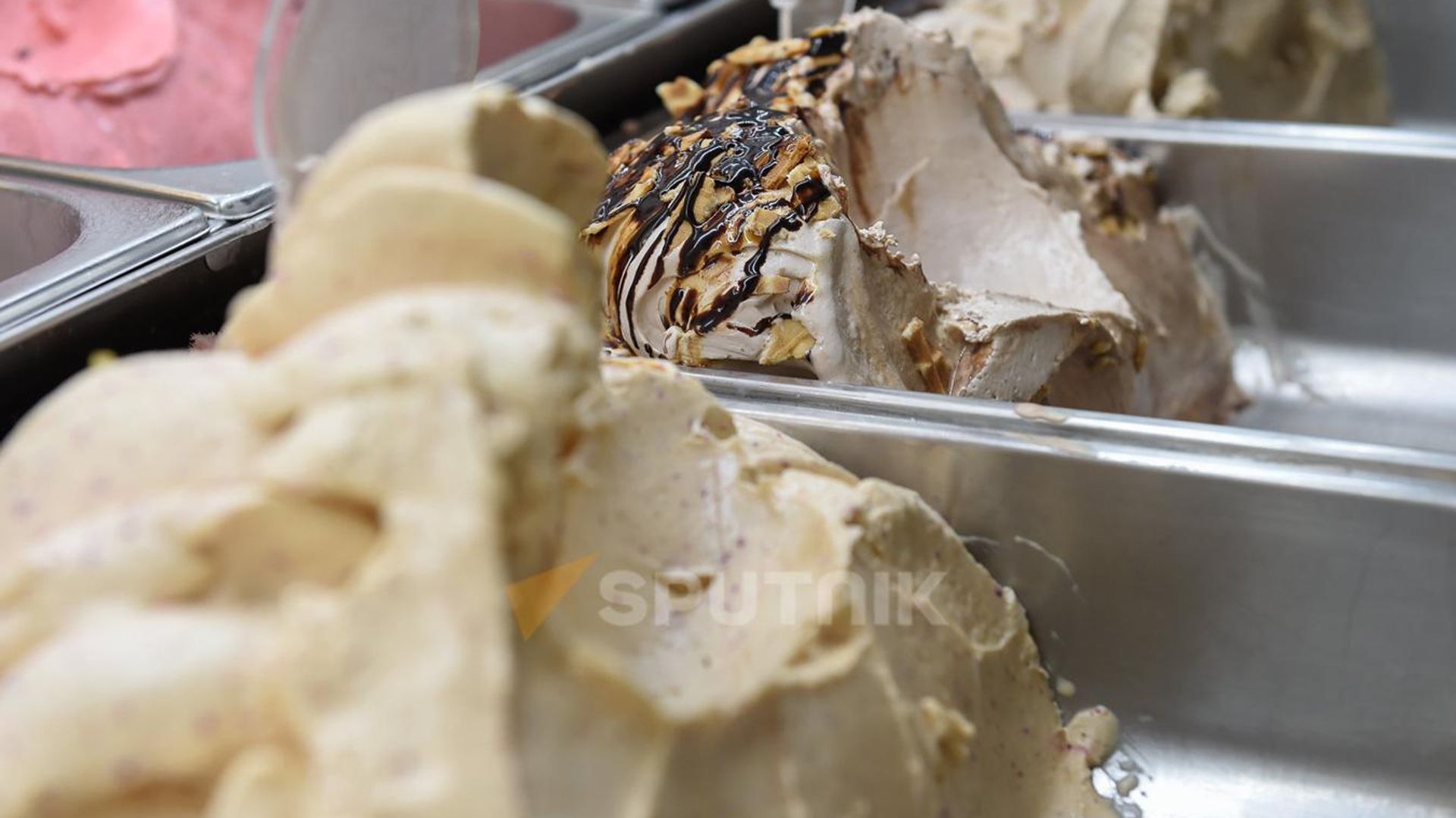 Итальянское мороженое Sorriso Gelato в Еревaне Итальянское мороженое Sorriso Gelato в Еревaне - Sputnik Армения, 1920, 10.06.2021