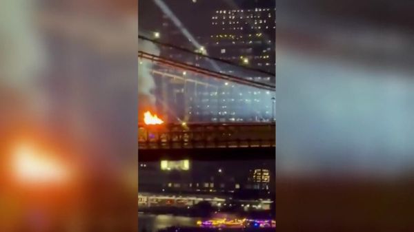 Бруклинский мост загорелся в Нью-Йорке во время празднования 250-летия США - Sputnik Արմենիա