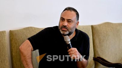 Глава комиссии Ай Дата Тегерана Исак Юнанесян на встрече с армянскими журналистами (5 июля 2026). Тегеран