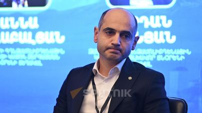 Первый заместитель генерального директора Зангезурского медно-молибденового комбината Вардан Джанян во время конференции "Robust Armenia 2025" по теме "Эффективность - ключ к энергетической безопасности Армении" (12 ноября 2025). Еревaн