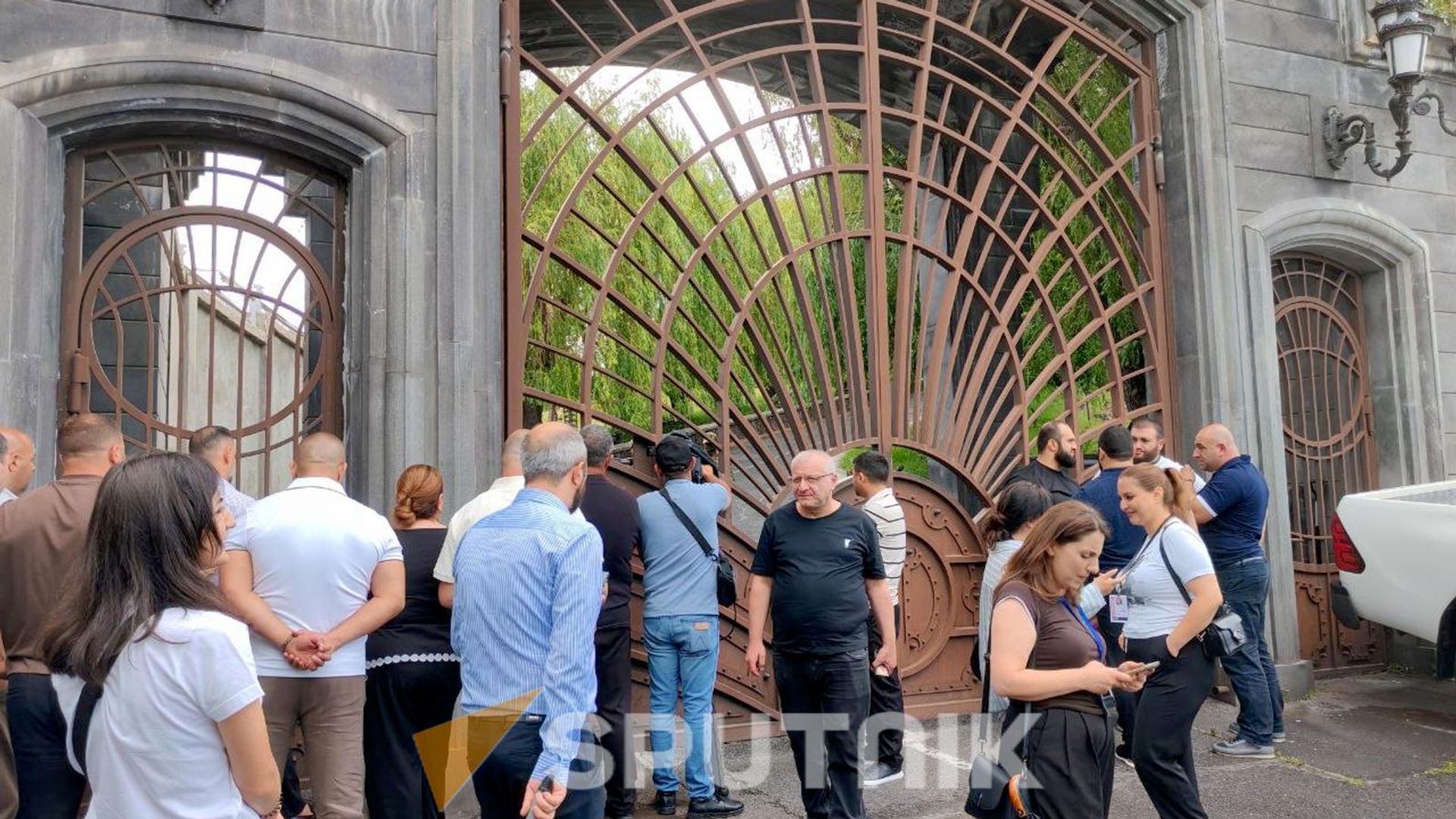 Խուզարկություններ Գագիկ Ծառուկյանի տանը Խուզարկություններ Գագիկ Ծառուկյանի տանը - Sputnik Արմենիա, 1920, 06.07.2026