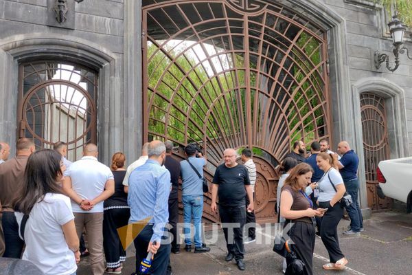 Գագիկ Ծառուկյանի առանձնատան մոտ - Sputnik Արմենիա