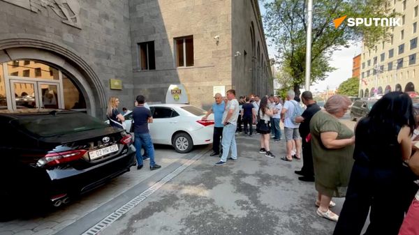 Մեր ղեկավարի մեջքին կանգնած ենք. Երևանի կոնյակի-գինու-օղու կոմբինատի աշխատակիցները՝ Ծառուկյանի մասին - Sputnik Արմենիա