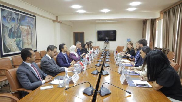  Министр экономики Геворг Папоян принял послов и дипломатических представителей Объединенных Арабских Эмиратов, Кувейта, Ирака и Катара(7 июля 2026). Еревaн - Sputnik Армения