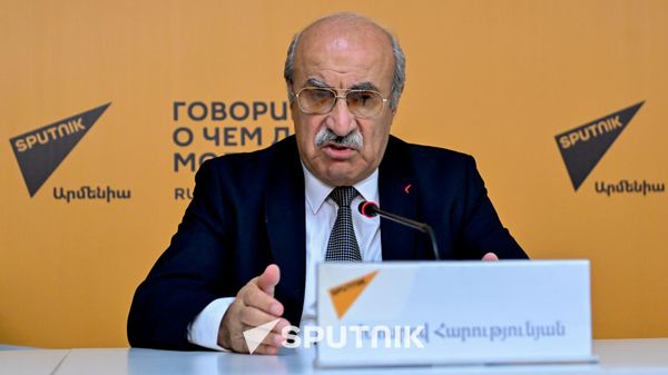 Хосров Арутюнян во время пресс-конференции по теме Поствыборной ситуация в Армении (10 июля 2026). Еревaн - Sputnik Армения
