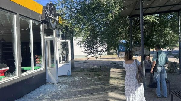 Последствия удара дроном ВСУ по автобусной остановке в Энергодаре - Sputnik Армения