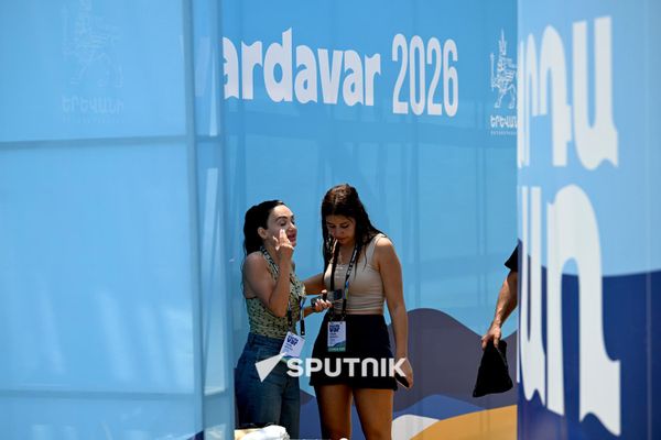 Молодые участницы праздника - Sputnik Армения
