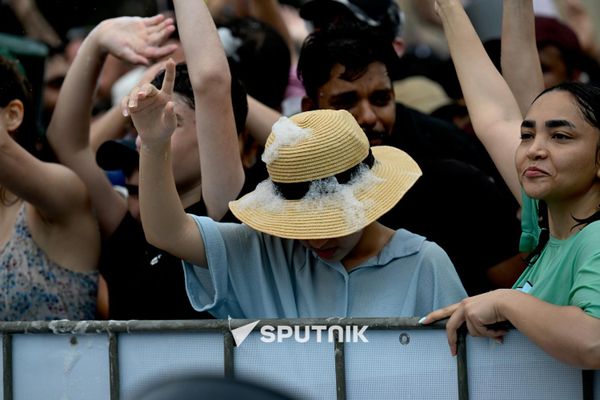 Участники празднования Вардавара в центре Еревана - Sputnik Армения