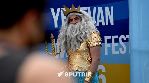 Празднование Вардавара на площади Республики (12 июля 2026). Еревaн - Sputnik Армения