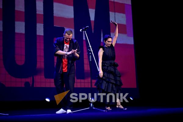 Директор и художественный руководитель Международного кинофестиваля "Золотой абрикос" Карен Аветисян и режиссер, сценарист, продюсер Тамара Степанян - Sputnik Армения