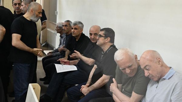 Հայ գերիները Բաքվի դատարանում - Sputnik Արմենիա