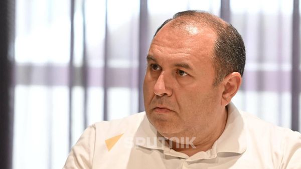 Григор Баласанян во время круглого стола АЦССИ Российско-американские отношения и их влияние на Армению и постсоветское пространство (15 мая 2026). Еревaн - Sputnik Армения