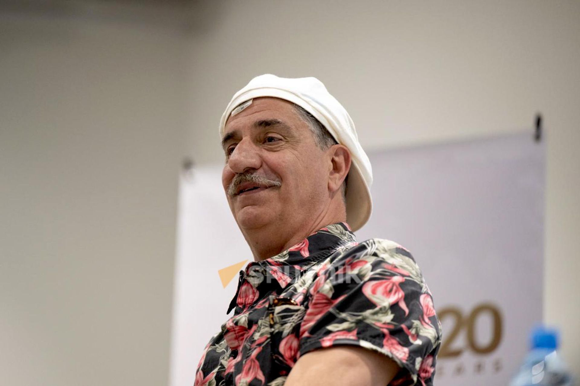Симон Абгарян на встрече с поклонниками в AGBU в рамках кинофестиваля Золотой абрикос (15 июля 2026). Ереван - Sputnik Армения, 1920, 15.07.2026