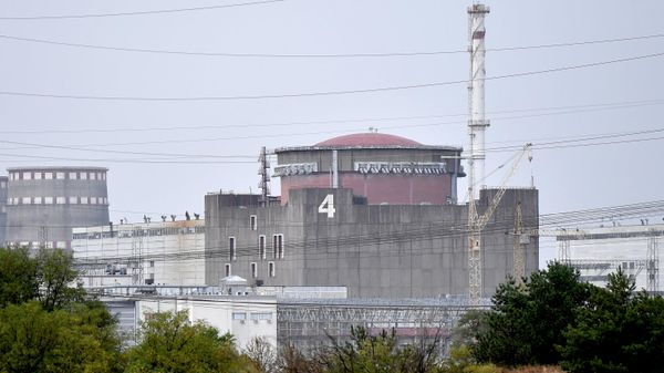 Вид на один из энергоблоков Запорожской АЭС в Энергодаре. - Sputnik Армения
