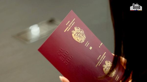 Новые биометрические паспорта Армении начали печатать в Нидерландах - Sputnik Армения