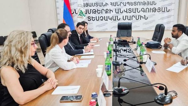 Делегация компании KV Group из Султаната Оман посетила Управление по инспекции безопасности пищевых продуктов, чтобы обсудить со специалистами отрасли процедуры экспорта свежих армянских фруктов и овощей из РА в Султанат Оман (17 июля 2026). Еревaн - Sputnik Արմենիա