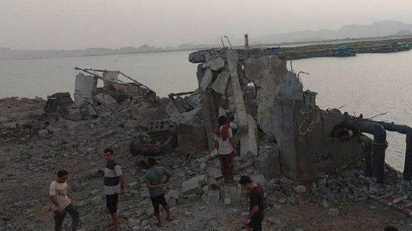 Агентство Mehr News опубликовало фотографии разрушений опреснительной станции в Джаске (18 июля 2026). Иран - Sputnik Армения