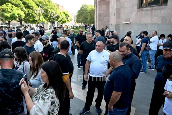 Акция протеста рыбоводов на площади Республики (21 июля 2026). Еревaн Акция протеста рыбоводов на площади Республики (21 июля 2026). Еревaн - Sputnik Армения