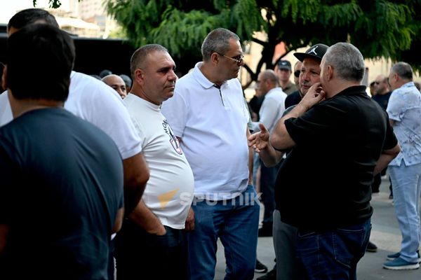 Акция протеста рыбоводов на площади Республики (21 июля 2026). Еревaн Акция протеста рыбоводов на площади Республики (21 июля 2026). Еревaн - Sputnik Армения