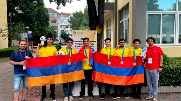 Армянская команда на 67-й Международной математической олимпиаде в Шанхае - Sputnik Армения