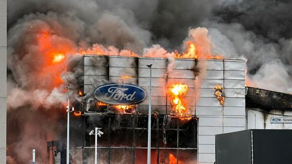 Пожар в салоне Ford (23 июля 2026). Варшава - Sputnik Армения