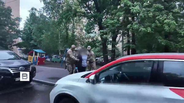 ФСБ опубликовала кадры задержания и допроса женщины, которая по заданию украинского куратора готовила подрыв автомобиля сотрудника органов безопасности в Москве - Sputnik Армения