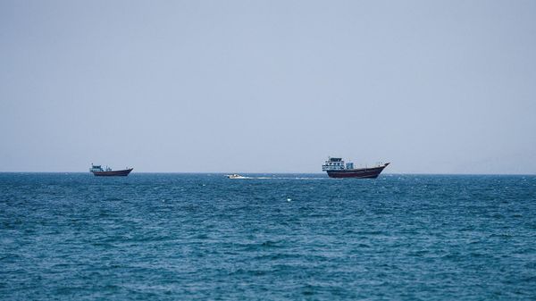 Суда в Ормузском проливе, вид из Мусандама (26 июля 2026). Оман - Sputnik Армения