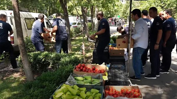 Երևանի քաղաքապետարանը շարունակում է պայքարել փողոցային առևտրի դեմ - Sputnik Արմենիա