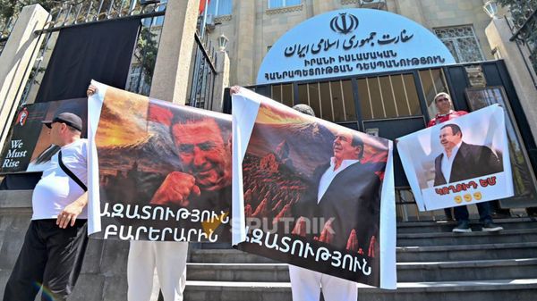 Акция в поддержку Гагика Царукяна у посольства Ирана (27 июля 2026). Еревaн - Sputnik Армения