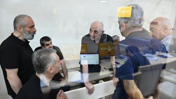 Հայ գերիները Բաքվի դատարանում - Sputnik Արմենիա