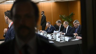 Министр иностранных дел России Сергей Лавров на встрече с госсекретарем США Марко Рубио в кулуарах заседания глав МИД стран Ассоциации государств Юго-Восточной Азии (23 июля 2026). Манила