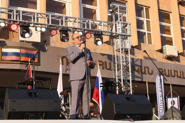 Ռուս-Հայկական համալսարանը այս տարի ճանապարհել է 966 շրջանավարտի: - Sputnik Արմենիա
