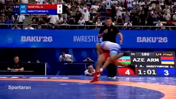 Четвертьфинальная борьба между Геворгом Арутюняном и Абдуррахманом Хусейнли на ЧМ по греко-римской борьбе U17 - Sputnik Армения