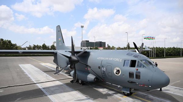 Военно-транспортный самолет Leonardo C-27 ВВС Азербайжана - Sputnik Армения