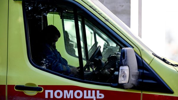 Кареты скорой медицинской помощи у центральной районной больницы Джанкоя - Sputnik Армения