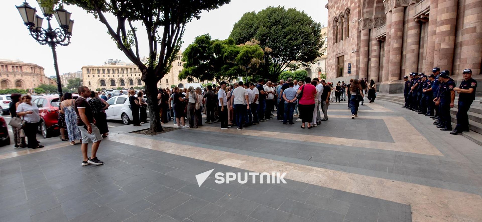 Акция в поддержку Гагика Царукяна у здания правительства (30 июля 2026). Еревaн - Sputnik Արմենիա, 1920, 30.07.2026