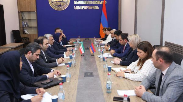 Министр ТУИ Давид Худатян принял заместителя министра иностранных дел Ирана Хамида Ганбари (30 июля 2026). Еревaн - Sputnik Армения