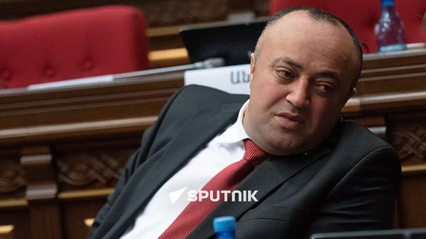 Депутат от фракции Процветающая Армения Артур Даллакян на пленарном заседании Парламента (5 марта 2019). Еревaн - Sputnik Армения