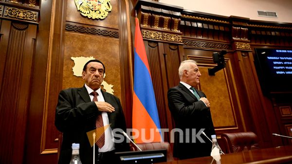 Президент Ваагн Хачатурян и Князь Гасанов на Первой сессии 9-го созыва Национального собрания РА (2 августа 2026). Еревaн - Sputnik Արմենիա