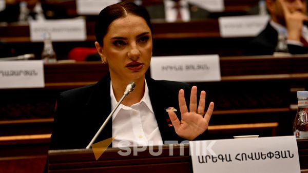 Арега Овсепян на Первой сессии 9-го созыва Национального собрания РА (2 августа 2026). Еревaн - Sputnik Армения