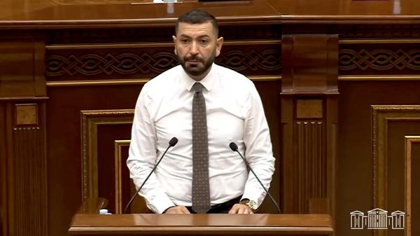 ԱԺ-ն մեկ րոպե լռությամբ հարգեց Սինջարի եզդիների ցեղասպանության զոհերի հիշատակը - Sputnik Արմենիա