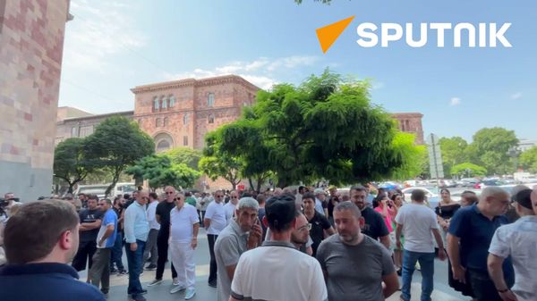 «Մուլտի գրուպ» ընկերությունների ներկայացուցիչները մտնում են կառավարություն` իրենց բողոքը ներկայացնելու - Sputnik Արմենիա