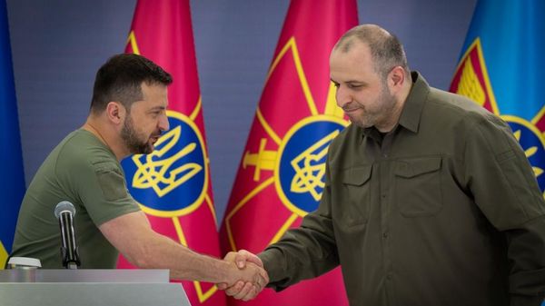 Президент Украины Владимир Зеленский представил Рустема Умерова руководству Министерства обороны (7 сентября 2023). Киев - Sputnik Армения