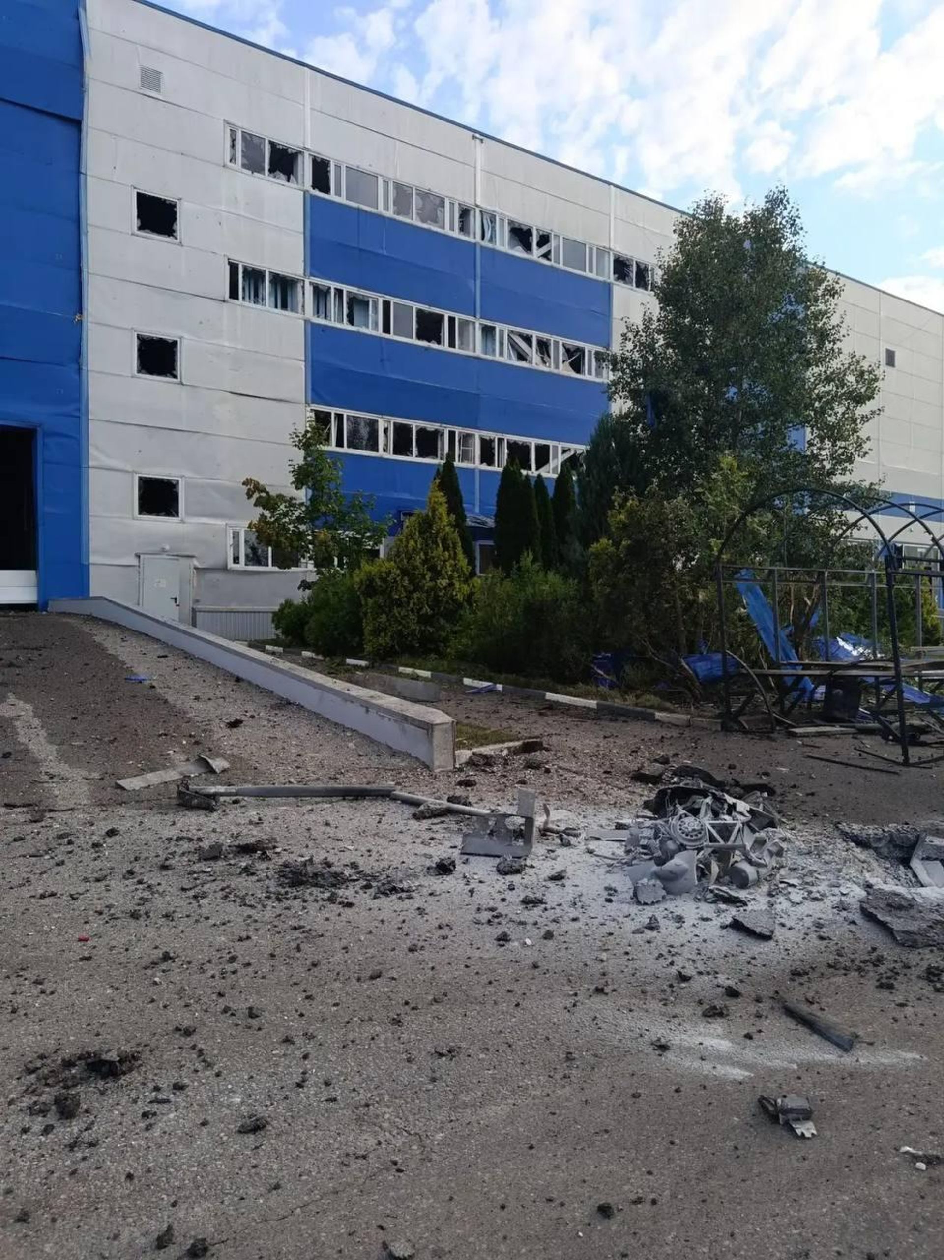 Последствия налета беспилотников ВСУ на частный дом и территорию склада (4 августа 2026). Чехов, Подмосковье - Sputnik Армения, 1920, 04.08.2026