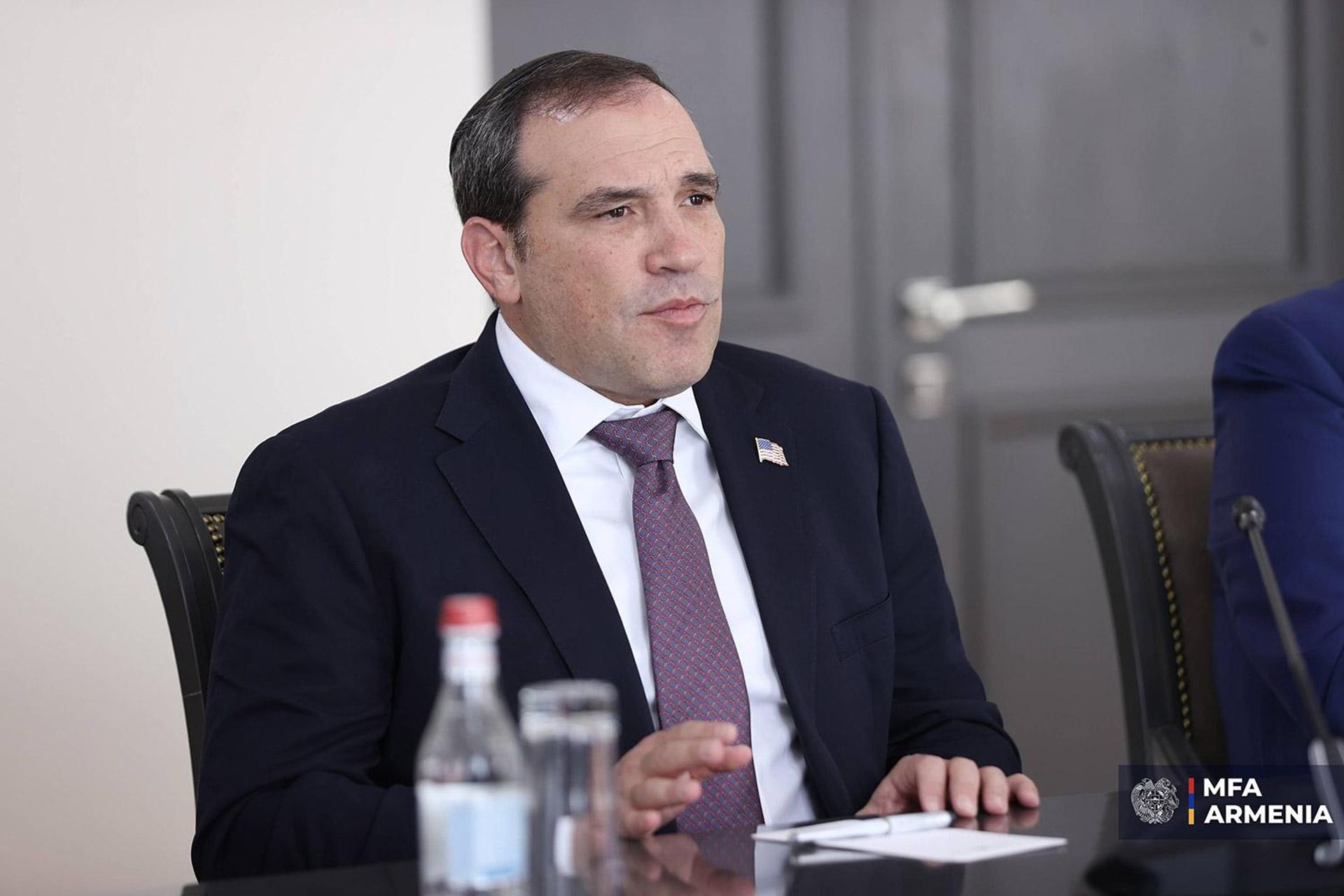 Министр иностранных дел Арарат Мирзоян принял старшего советника спецпосланника США по миротворческим миссиям Арье Лайтстоуна (5 августа 2026). Еревaн - Sputnik Армения, 1920, 05.08.2026